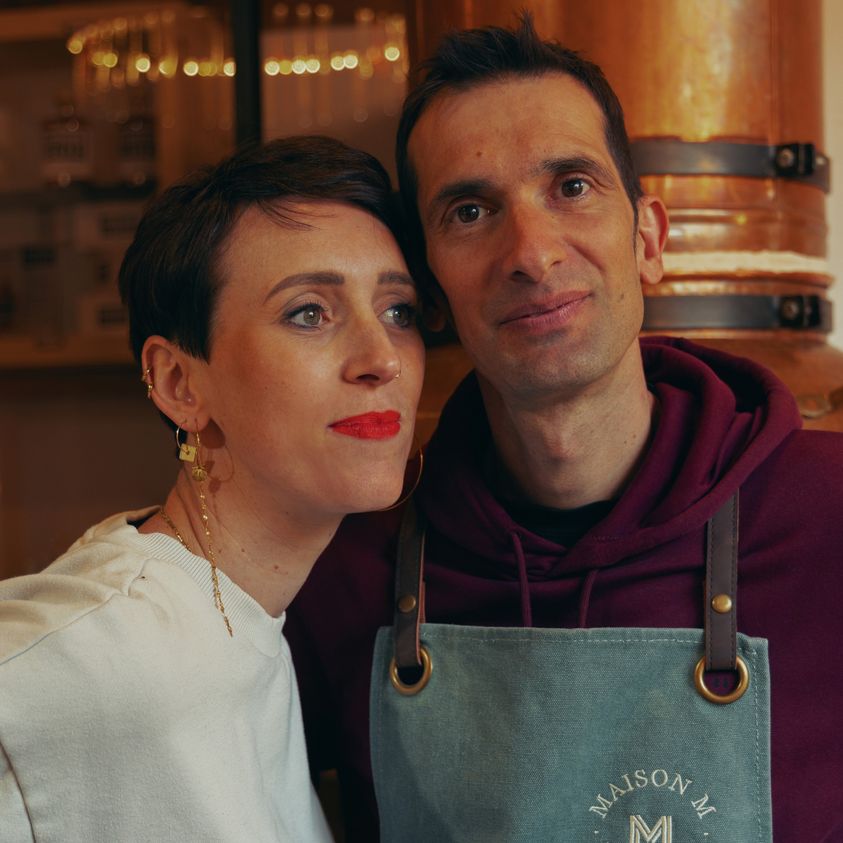 Photo de Philippe Bodon et Roxane Mengoli fondateurs de la distillerie Maison M.