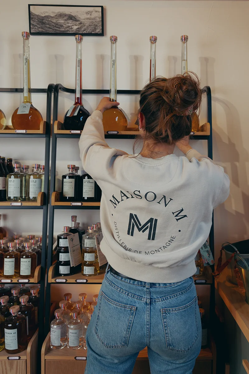 Photo de Fanny Harlin dans la distillerie Maison M.